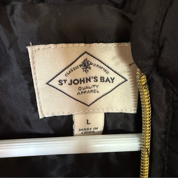 St. John's Bay Black Quilted Vest with Gold Accents. Front pockets. Womens L - Picture 4 of 6